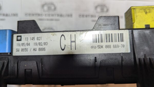 Scatola Porta Fusibili Opel Astra H 13145021 5DK008669-70 CH - Image 2